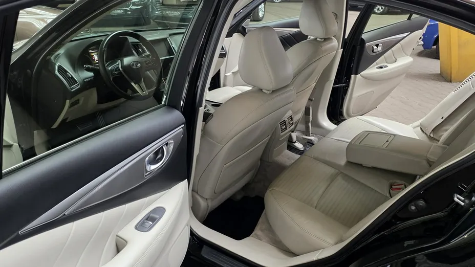 INFINITI Q50 -