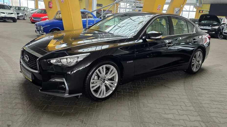INFINITI Q50 -
