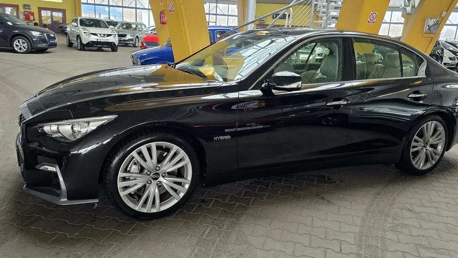 INFINITI Q50 -
