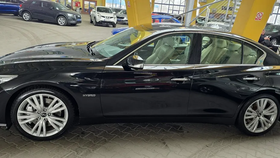 INFINITI Q50 -