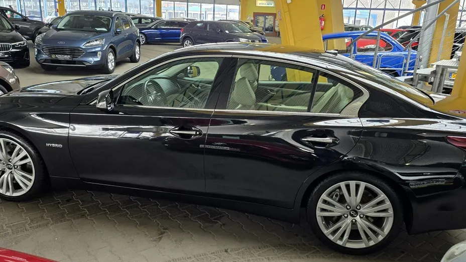 INFINITI Q50 -