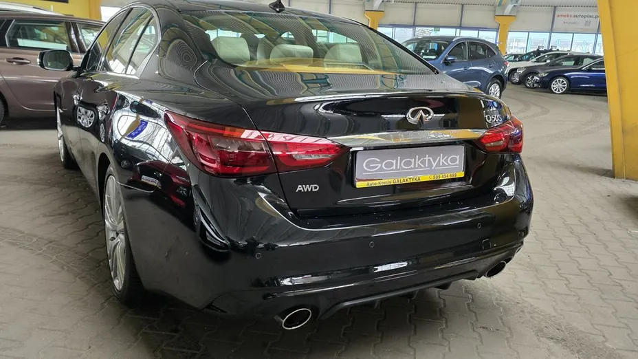 INFINITI Q50 -