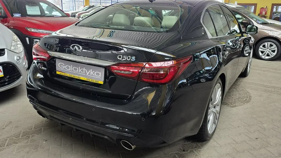 INFINITI Q50 -