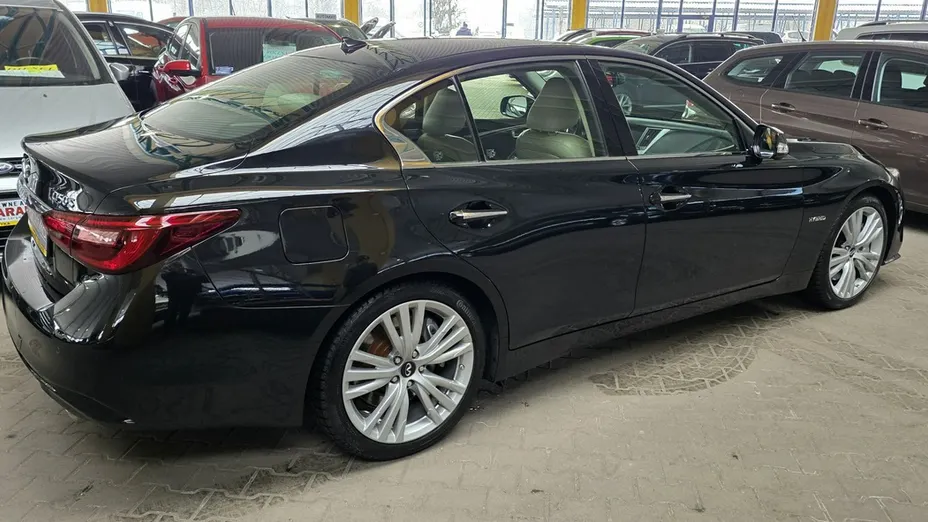 INFINITI Q50 -