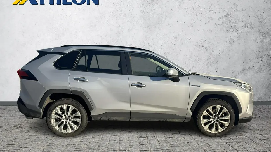 TOYOTA RAV4 -