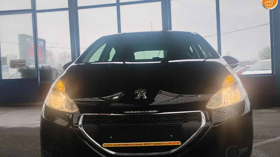 PEUGEOT 208 -