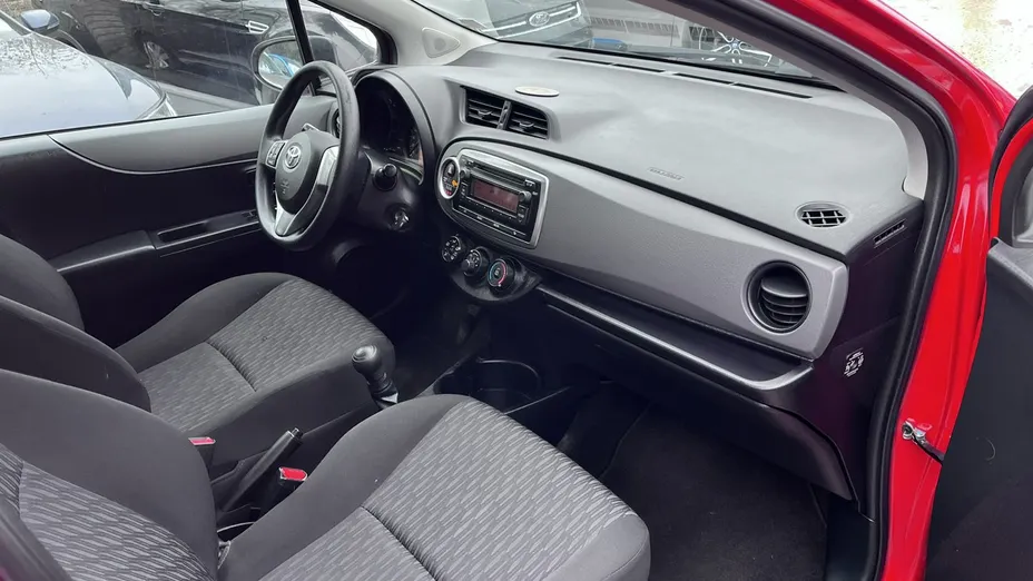 TOYOTA Yaris -