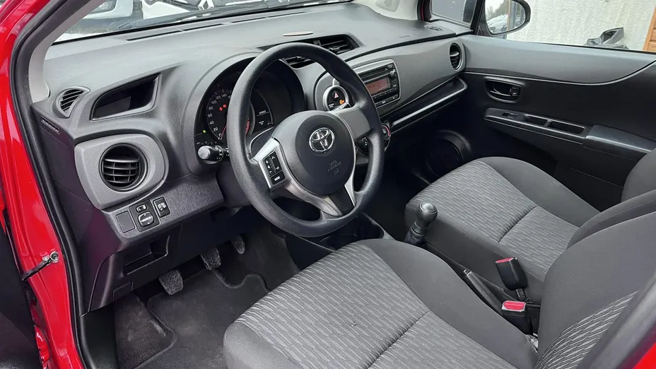 TOYOTA Yaris -