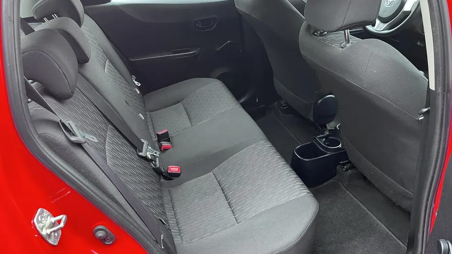 TOYOTA Yaris -