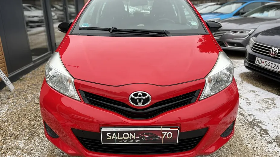 TOYOTA Yaris -