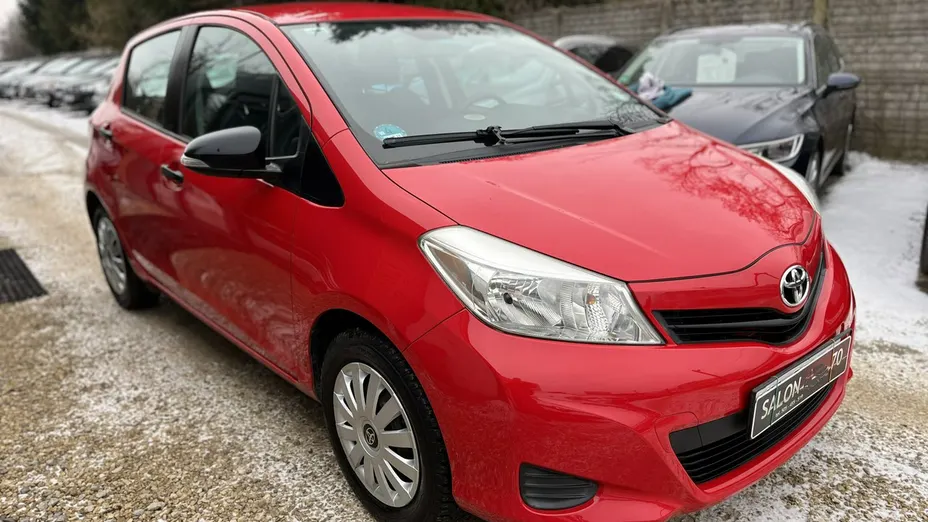 TOYOTA Yaris -