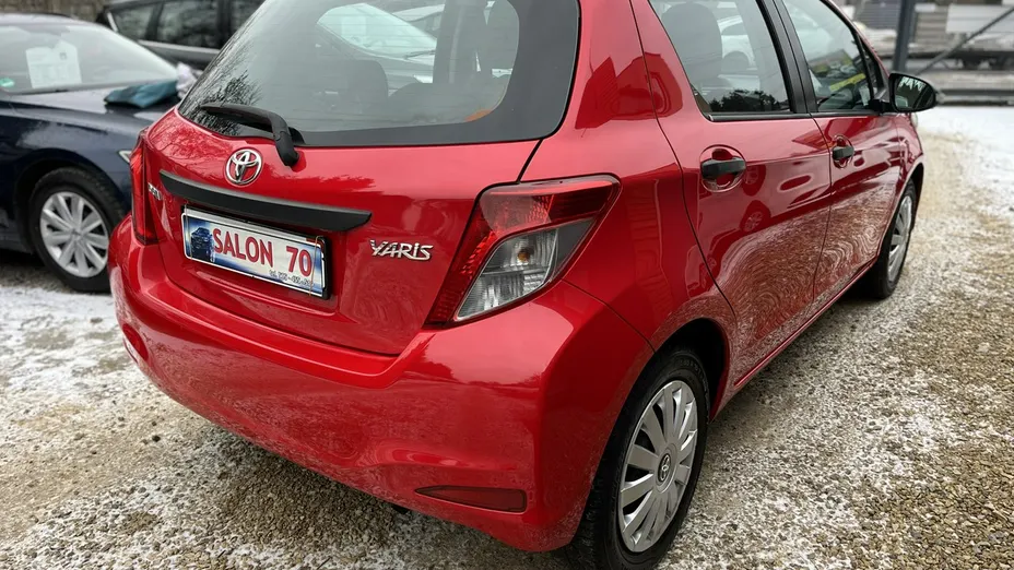 TOYOTA Yaris -