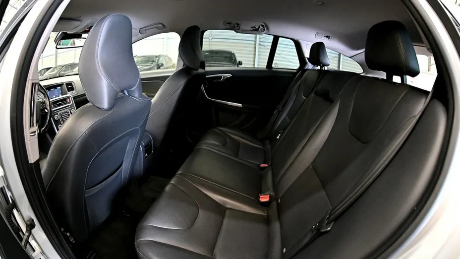 VOLVO V60 -