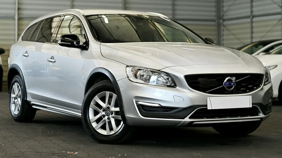 VOLVO V60 -