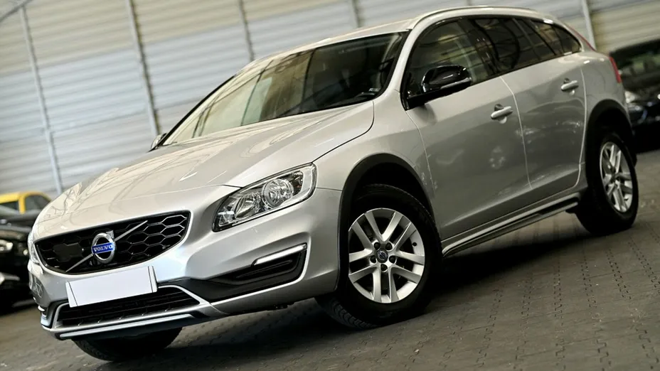 VOLVO V60 -