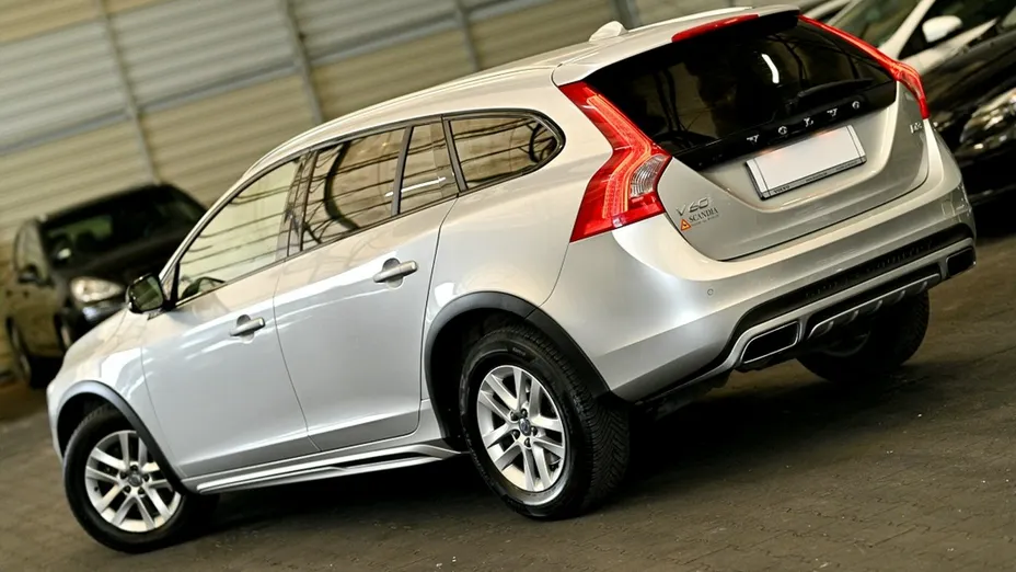 VOLVO V60 -