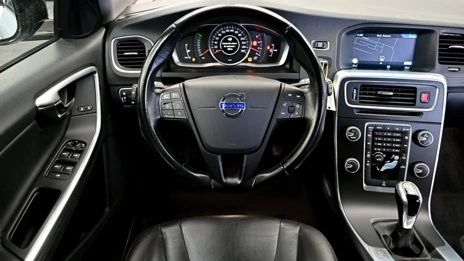 VOLVO V60 -