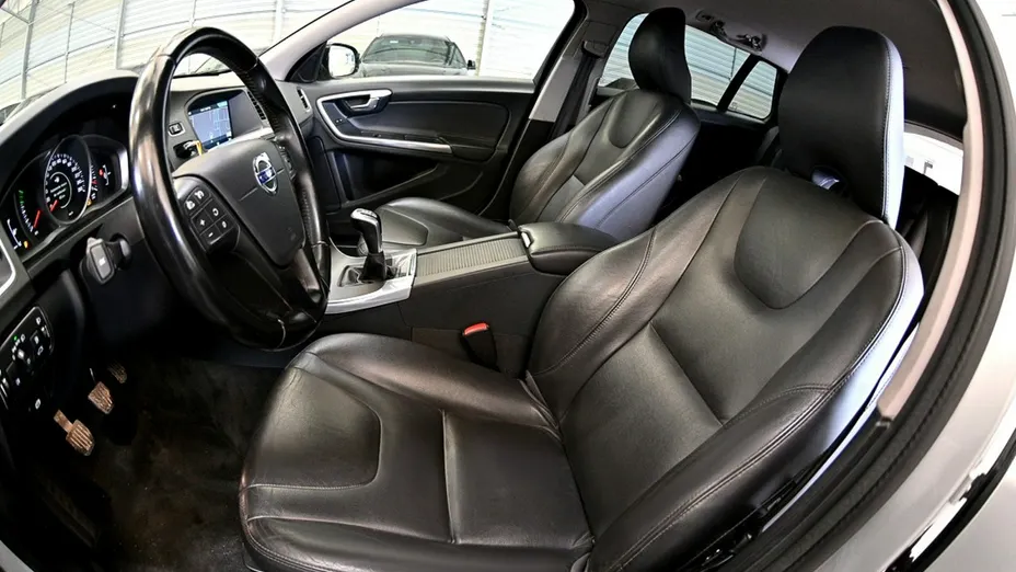 VOLVO V60 -