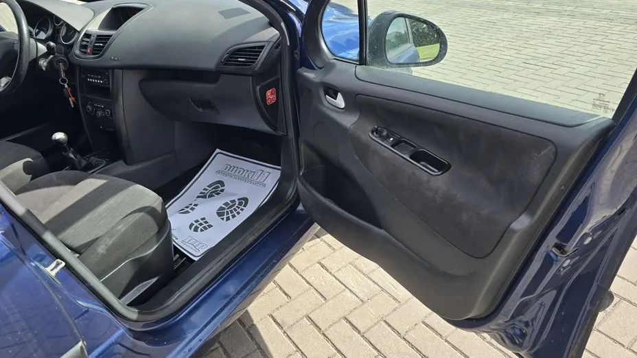 PEUGEOT 207 -
