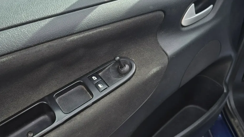 PEUGEOT 207 -