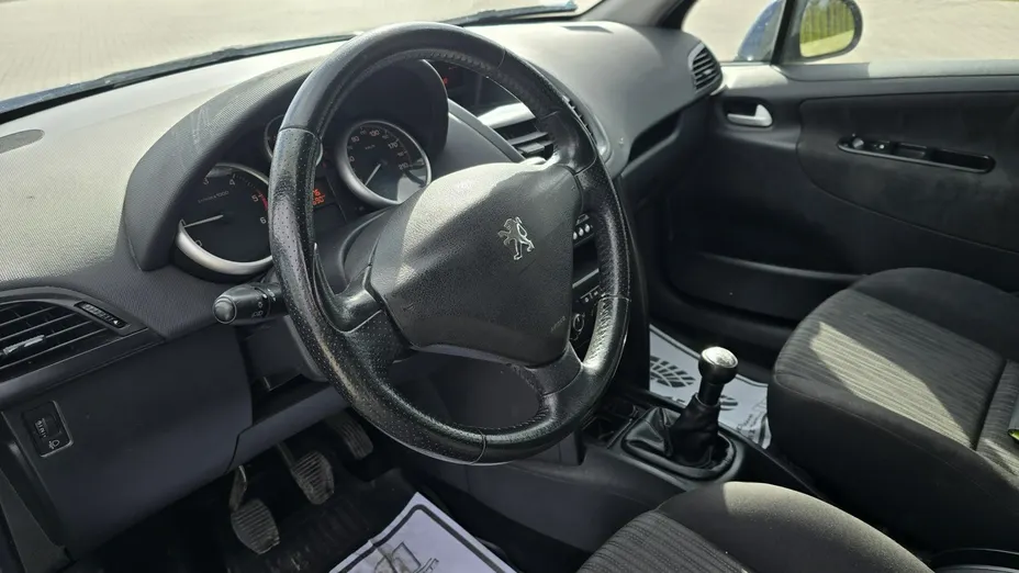 PEUGEOT 207 -