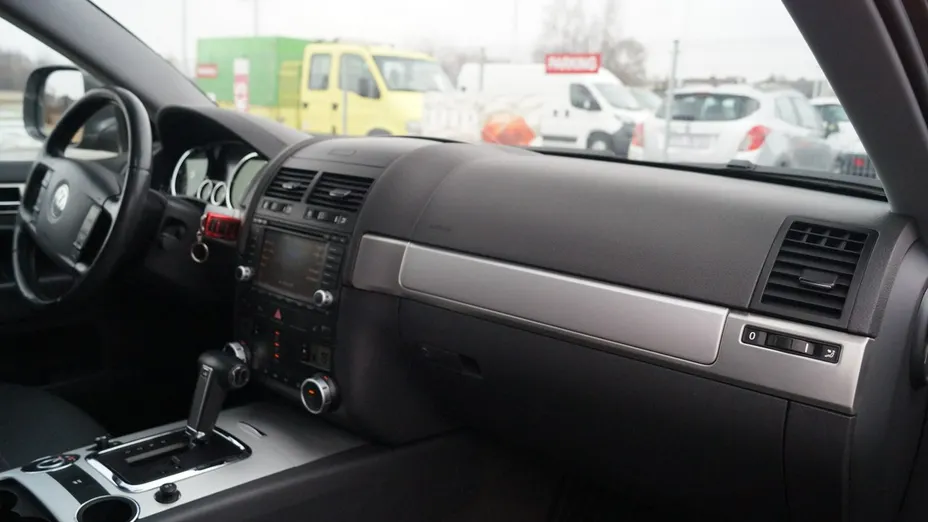 VOLKSWAGEN Touareg -