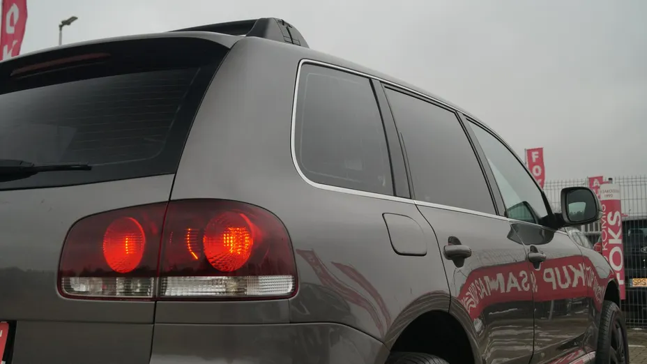 VOLKSWAGEN Touareg -