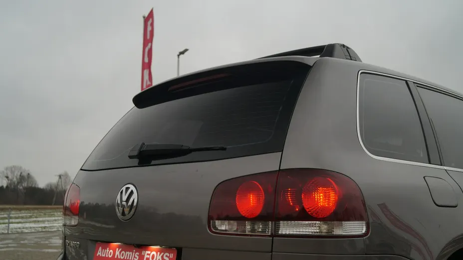 VOLKSWAGEN Touareg -