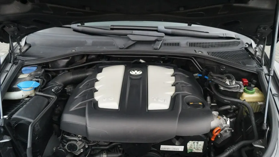 VOLKSWAGEN Touareg -