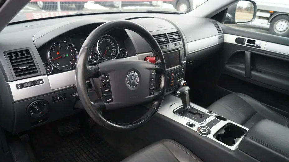 VOLKSWAGEN Touareg -