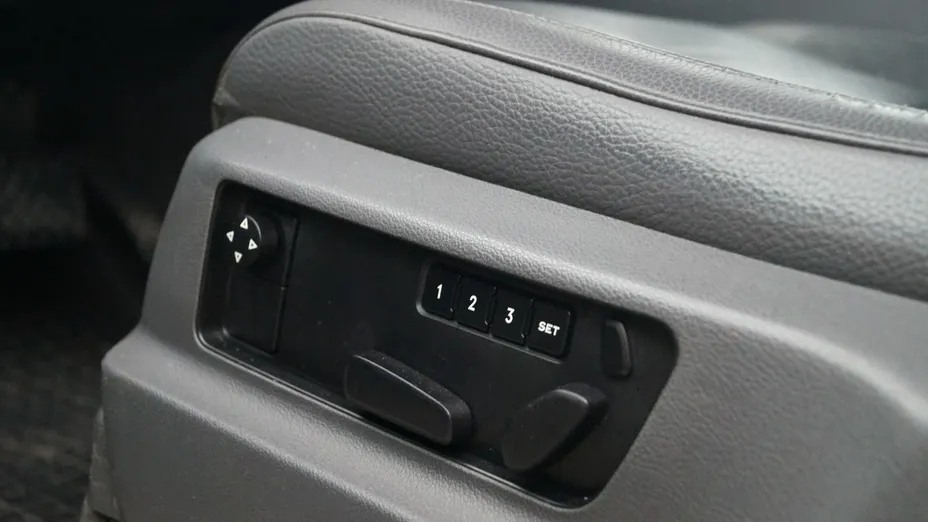 VOLKSWAGEN Touareg -