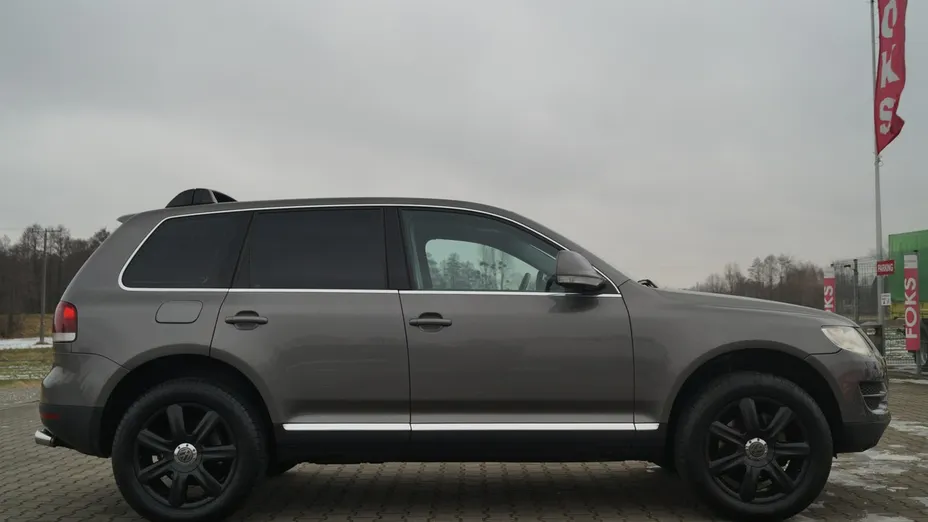 VOLKSWAGEN Touareg -