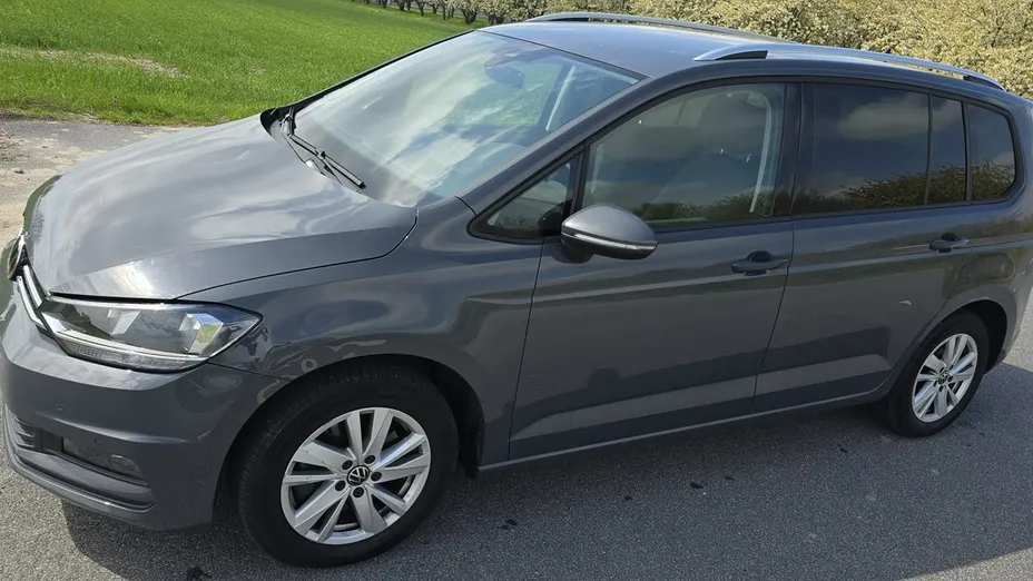 VOLKSWAGEN Touran -
