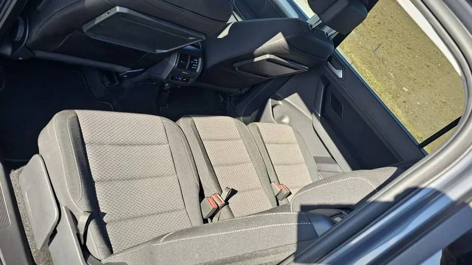 VOLKSWAGEN Touran -