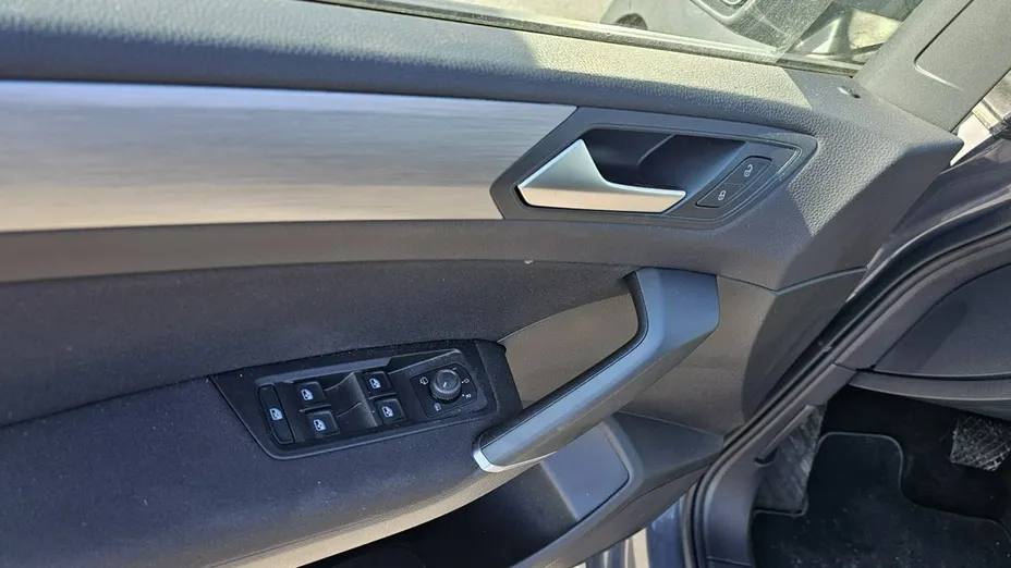 VOLKSWAGEN Touran -