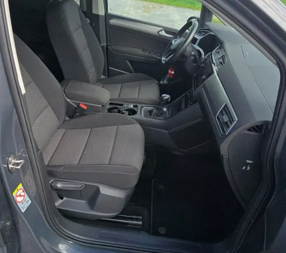 VOLKSWAGEN Touran -