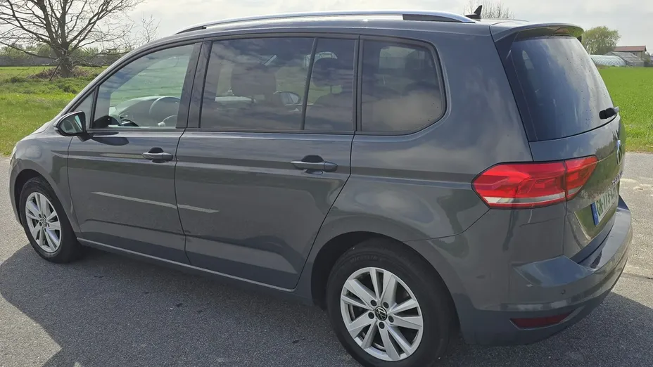 VOLKSWAGEN Touran -