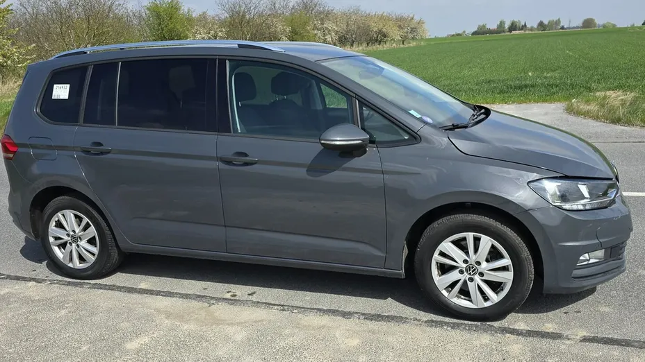 VOLKSWAGEN Touran -