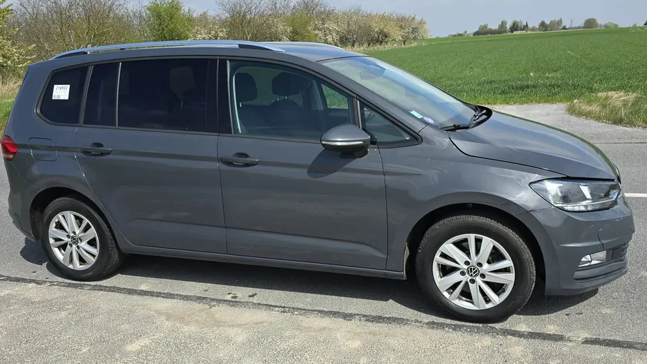 VOLKSWAGEN Touran -