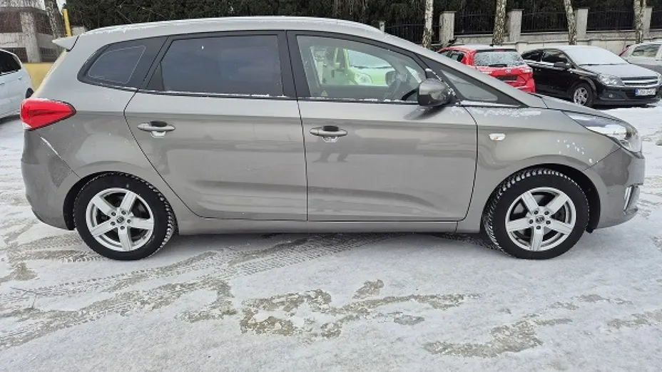 KIA Carens -