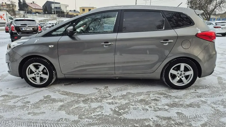 KIA Carens -