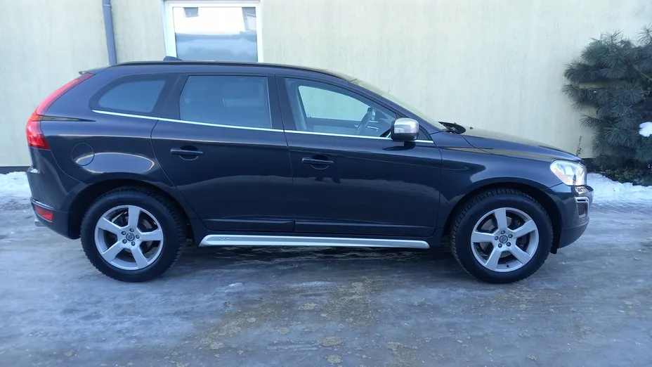 VOLVO XC60 -