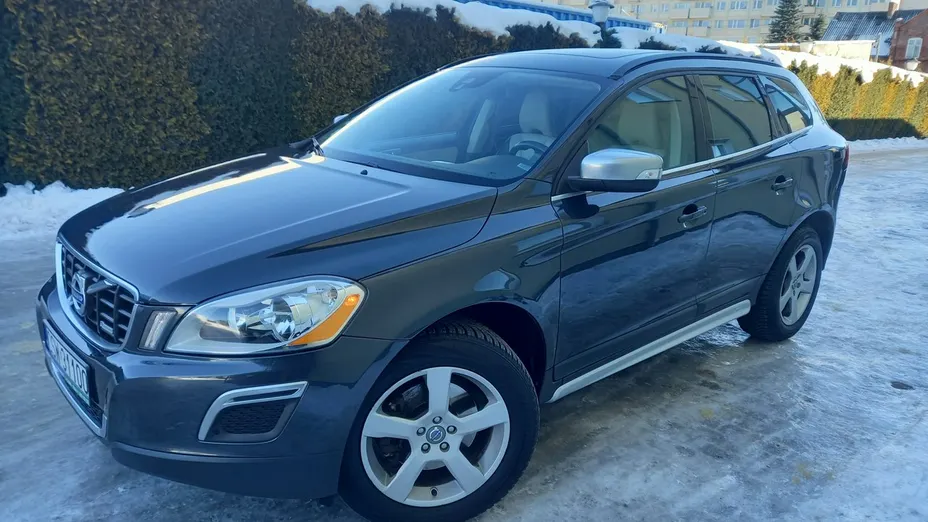 VOLVO XC60 -