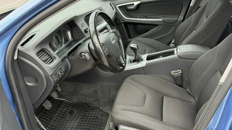 VOLVO S60 -