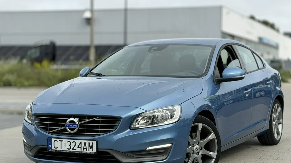 VOLVO S60 -