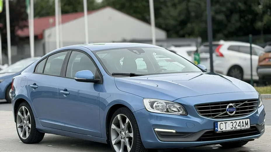 VOLVO S60 -
