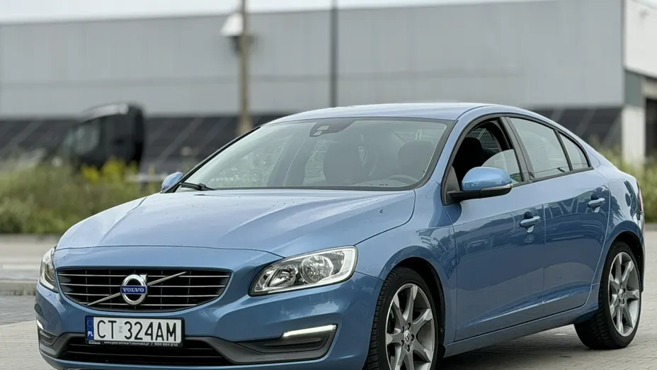 VOLVO S60 -