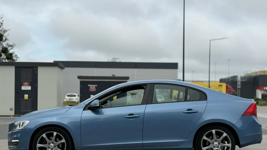 VOLVO S60 -