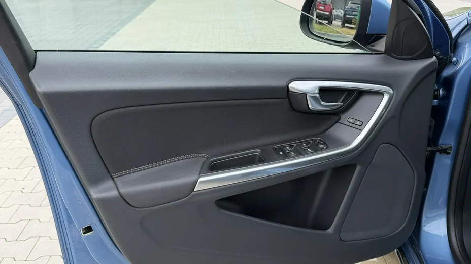 VOLVO S60 -