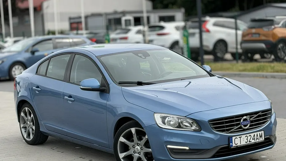VOLVO S60 -